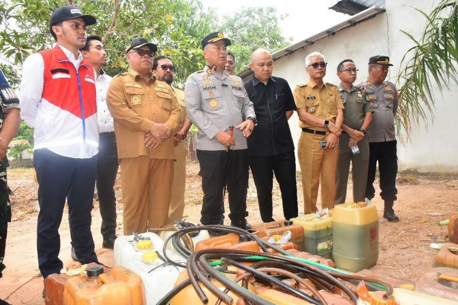 Kapolres dan Forkopimda Beltim Temukan Puluhan Jeriken BBM di sekitar SPBU Desa Padang