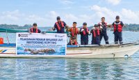 Merawat Ekosistem, Menjaga Asa Nelayan Kundur: PT Timah Lepas 1.000 Bibit Kepiting Bakau