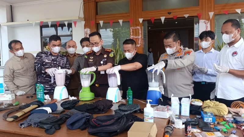 Kasus Narkoba dan Sajam Marak di Bangka Selatan, Kejari Hancurkan Ratusan Barang Bukti Inkracht