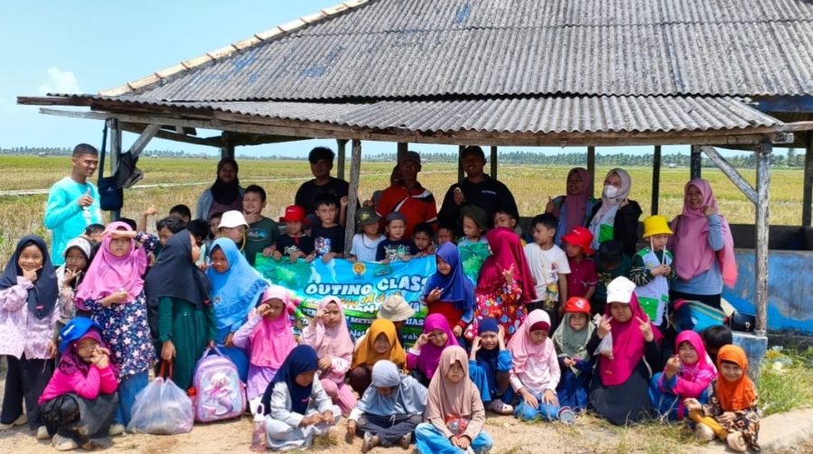 Dari Sawah hingga Jadi Nasi: Petualangan Seru Siswa SDIT Alam Cahaya di Desa Rias