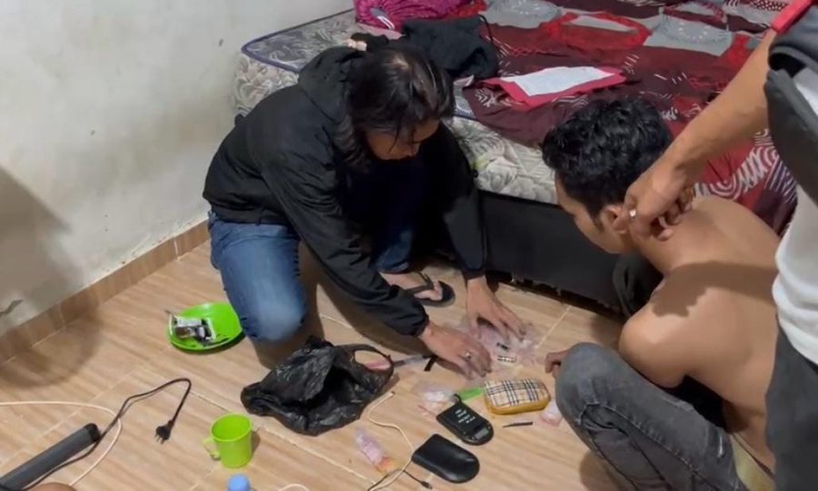 Polsek Jebus Ringkus Pengedar Sabu di Cupat, Puluhan Kaca Pirek dan Timbangan Digital Disita