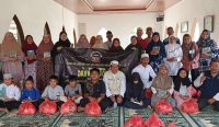 Touring ke Pantai Siangau, BMB Sisipkan Aksi Sosial untuk 35 Mustahiq
