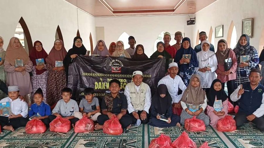Touring ke Pantai Siangau, BMB Sisipkan Aksi Sosial untuk 35 Mustahiq