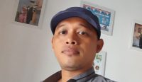 Rindu di Balik Pohon