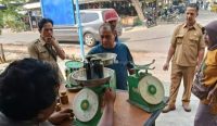 Dorong Daerah Tertib Ukur, DKUP Bangka Barat Tera Ulang 25 Timbangan di Pasar Mentok
