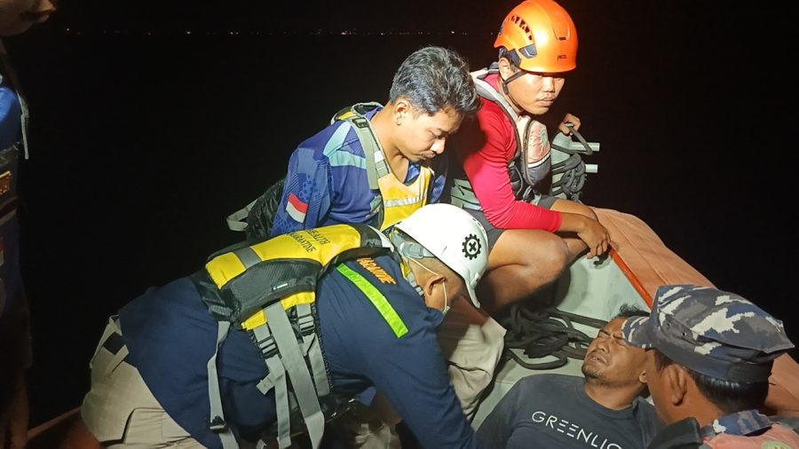 Kondisi Kritis di Laut Tanjungpandan: Tim SAR Gabungan Evakuasi Penumpang KM Salvia yang Sesak Napas