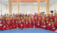 Semaikan Nilai Agama Sejak Dini, Pesan Menyentuh Wabup Debby saat Hadiri Khataman Al-Qur'an di Bencah