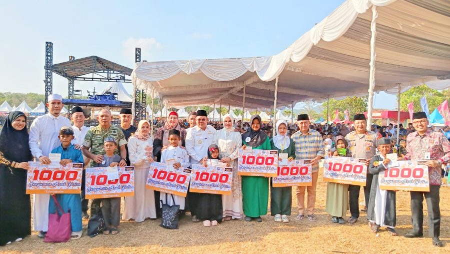 Berbagi Kebahagiaan di Kemilau Pesona Basel, Riza-Debby Salurkan Santunan untuk 1.000 Anak Yatim
