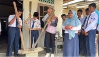 Bawa Budaya Lokal ke Sekolah, Siswa SMPN 2 Sungaiselan Diajak Kenali Lesung Penumbuk Padi