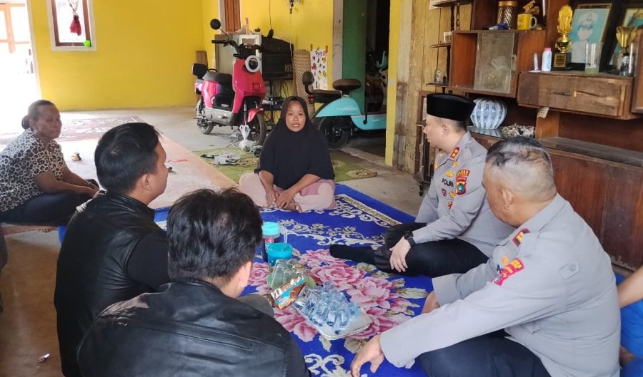 Sambangi Rumah Duka Korban Penganiayaan di Manggar, Kapolres Belitung: Proses Hukum hingga Tuntas