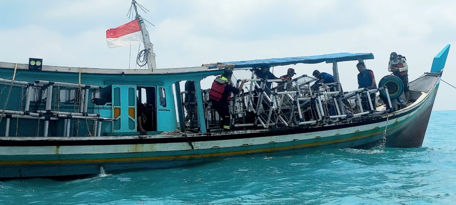 Jaga Ekosistem Pesisir, PT Timah dan HNSI Bangka Kembali Tenggelamkan Puluhan Atraktor Cumi