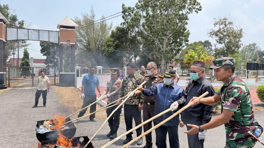 Kejari Bangka Barat Musnahkan Barang Bukti 47 Perkara dan Setor Lelang Rp9,46 Miliar