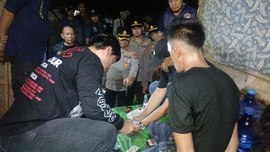 Tim Gabungan Gerebek Rumah Biliar di Sukadamai, 1 Pengedar Sabu dan 5 Orang Positif Amphetamine Diamankan