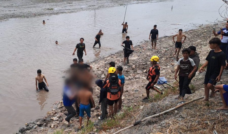 Bocah 4 Tahun Meninggal Terseret Arus saat Ambil Bendera di Sungai Jembatan 12