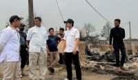 Peduli Korban Kebakaran di Desa Jelutung 2, Yogi Maulana Serahkan Bantuan Senilai Ratusan Juta