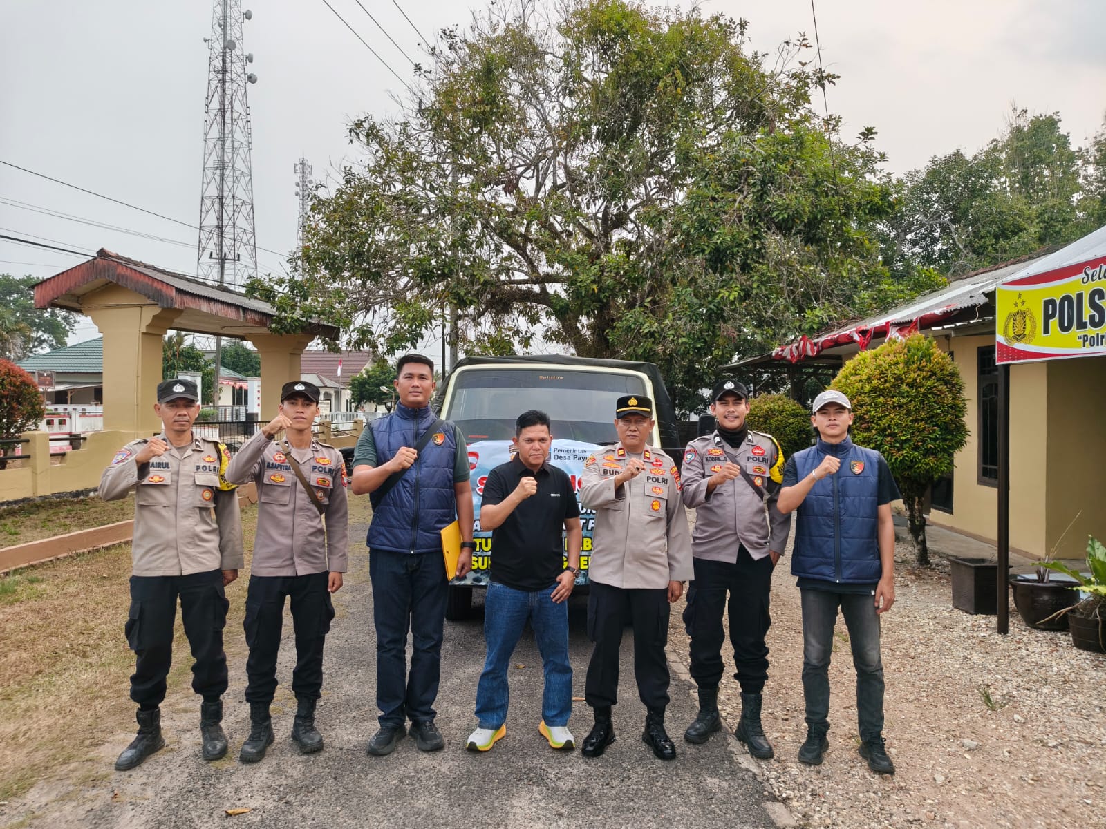 Polsek Payung dan Warga Salurkan Bantuan Sembako untuk Korban Kebakaran di Serdang Bangka Selatan