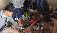Detik-detik Polisi Gerebek Pesta Sabu di Sungailiat, 3 Pemuda Jadi Tersangka 