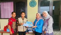 Tanamkan Empati Siswa, SMPN 6 Sungailiat dan BKPRMI Bantu Korban Kebakaran Dusun Serdang