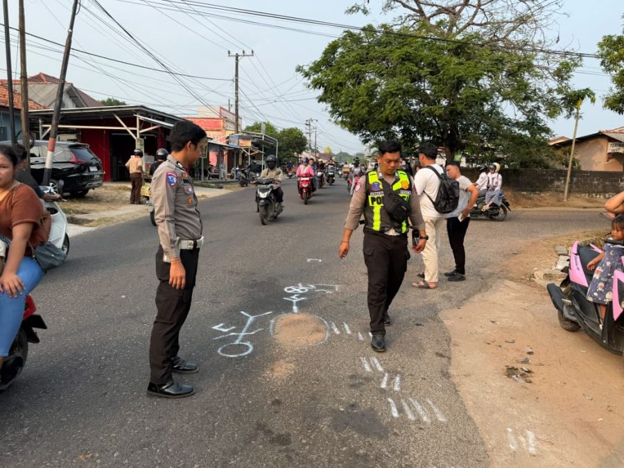 Gagal Belok, 3 Motor Terlibat Tabrakan Beruntun di Mentok: Satu Pengendara Luka Berat