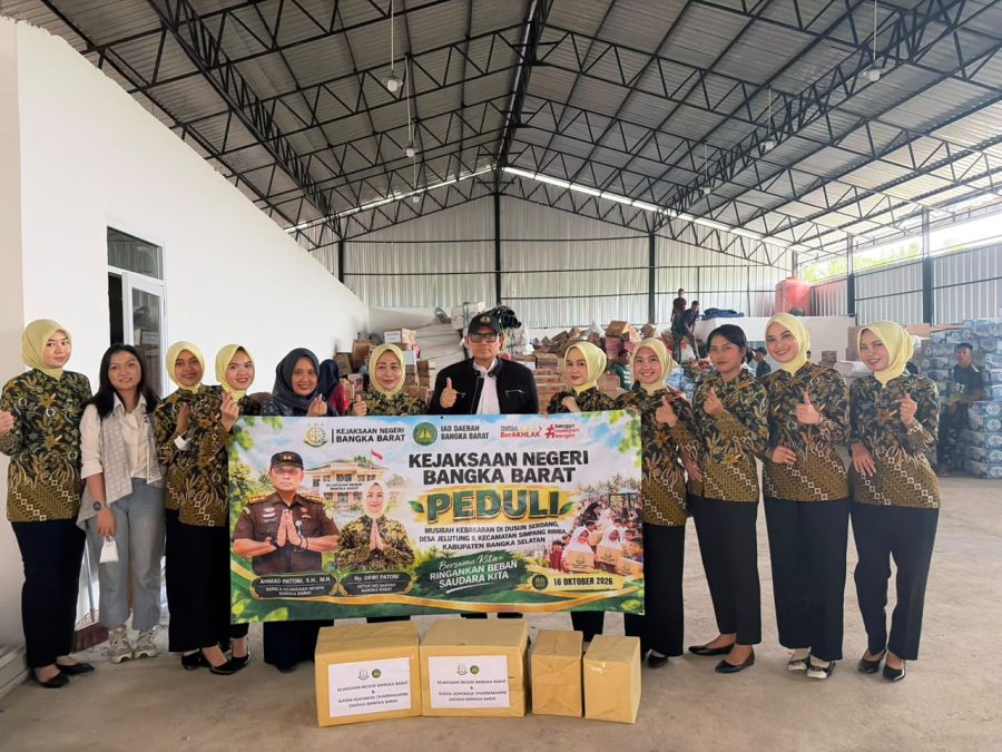 Bantu Korban Kebakaran Dusun Serdang, Kajari Babar Turun Langsung Serahkan Bantuan Logistik
