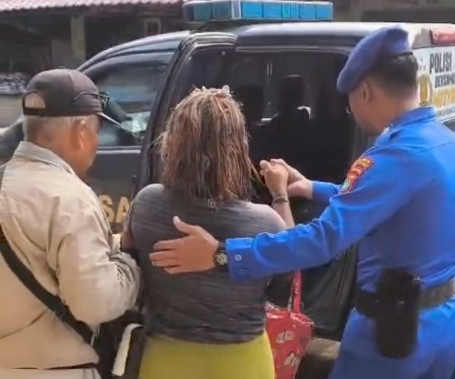 Aksi Cepat Polairud Belitung Evakuasi Ibu Hamil hendak Melahirkan ke RSUD