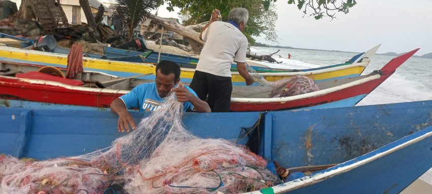 Menyelamatkan Ruang Hidup Nelayan Rias dan Beriga Lewat Operasi Tambang Berwawasan Lingkungan