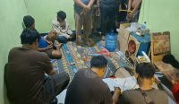 Polisi Gelar Operasi Sarang Narkoba di Kontrakan Desa Sadai, 7 Orang Diciduk 