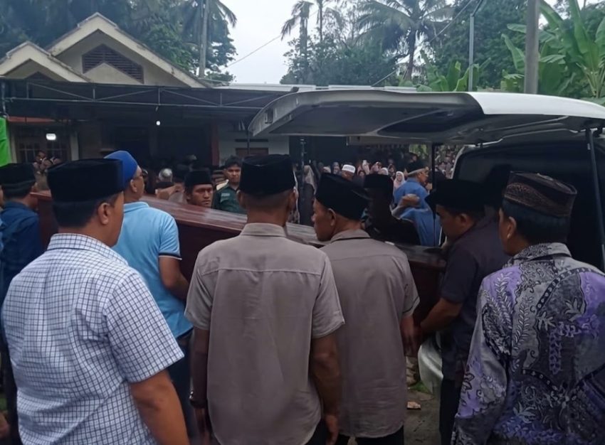 Duka Mendalam, Dosen Unmuh Babel dan Keluarga Dimakamkan di TPU Desa Belirang Bengkulu