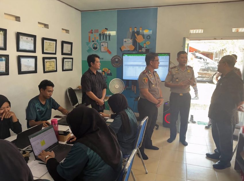 Dukung Program Prioritas Kapolri, Wakapolres Belitung Tinjau Pelatihan Komputer untuk Tekan Pengangguran
