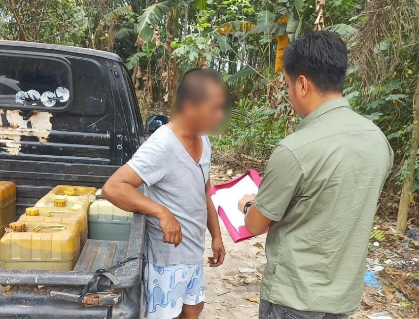 Polisi Amankan Mobil Pikap dan Puluhan Jerigen Pertalite di Tanjungpandan