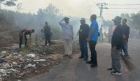 Banyak Sampah Liar di Teluk Bayur, Wali Kota Pangkalpinang Turunkan Alat Berat dan Tutup Jalan